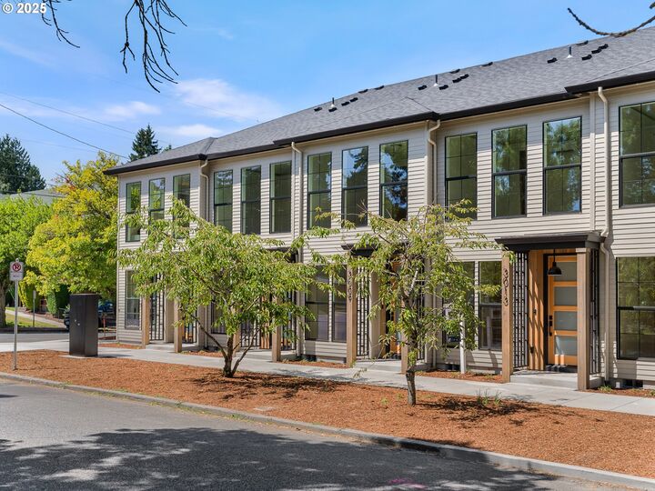 Property Photo:  6009 NE 30th Ave 5  OR 97211 