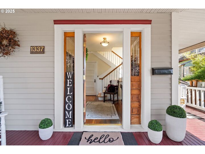 Property Photo:  1337 SE Lexington St  OR 97202 