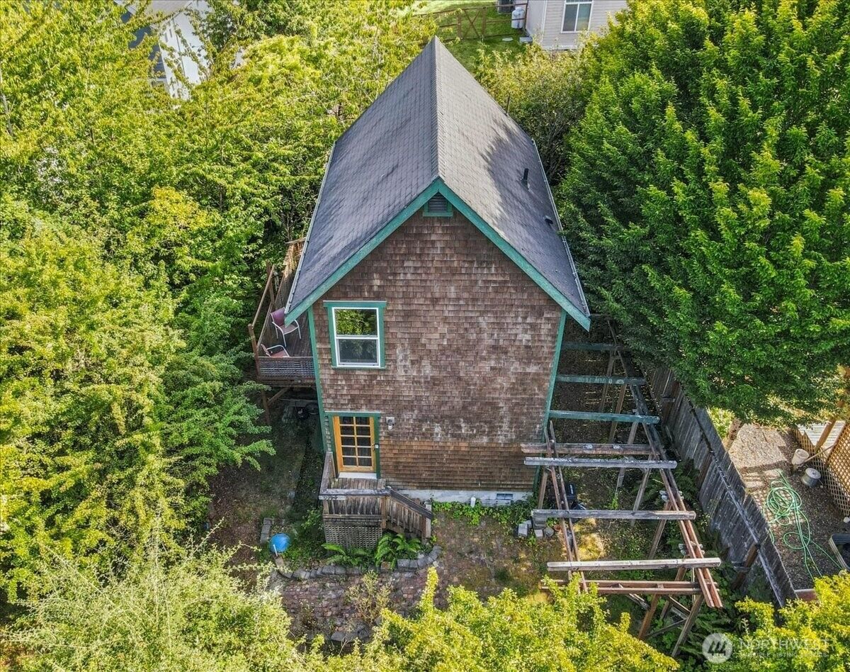 Property Photo: 9774 NE Kitsap Street WA 98110