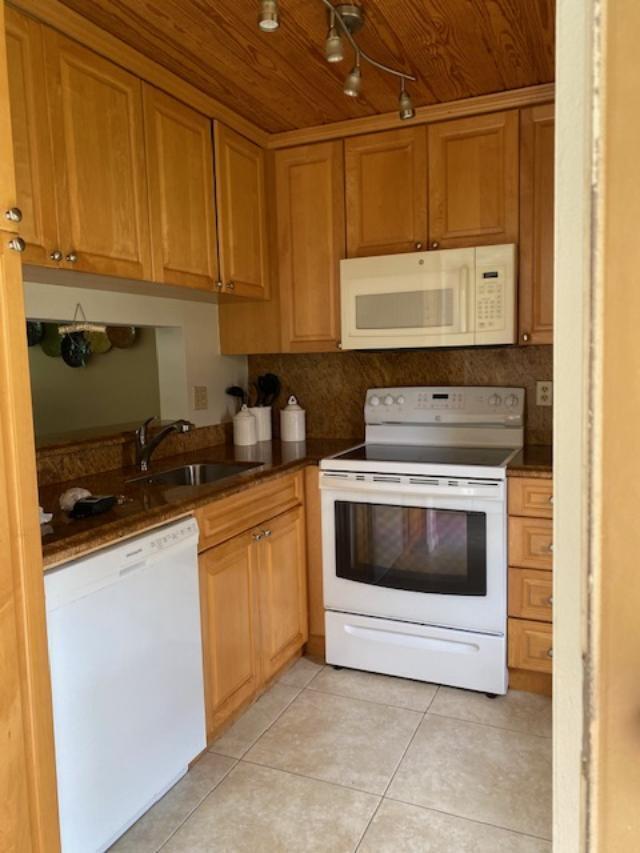 Property Photo:  3576 N University Drive D-5  FL 33065 
