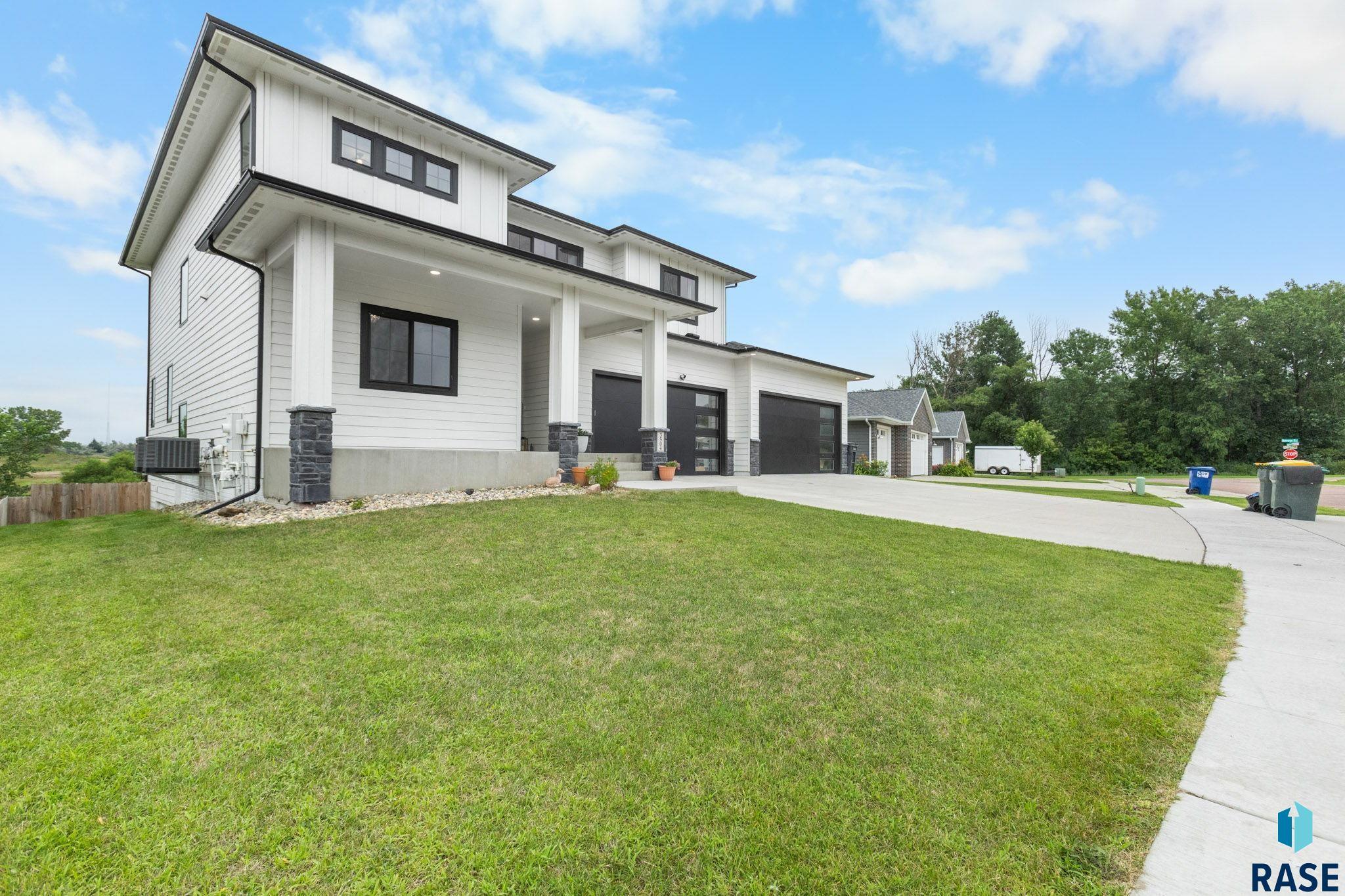 Property Photo:  3504 E Broken Arrow St  SD 57103 