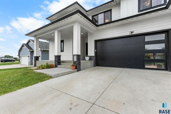 Property Photo: 3504 E Broken Arrow St SD 57103