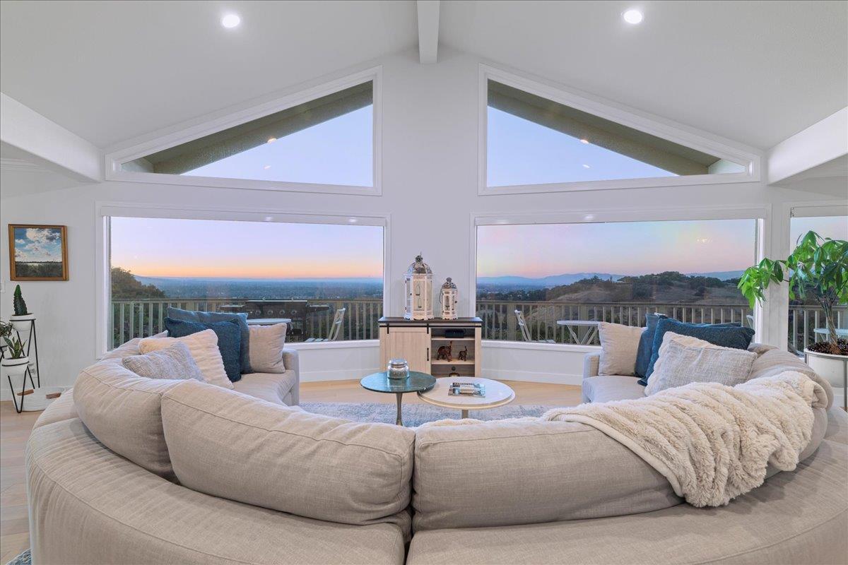Property Photo: 136 Teresita Way CA 95032