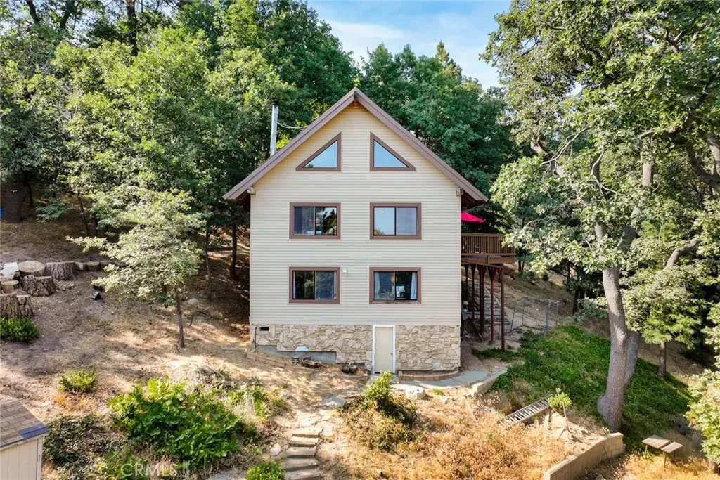 Property Photo:  20 Oak Leaf Lane  CA 92382 