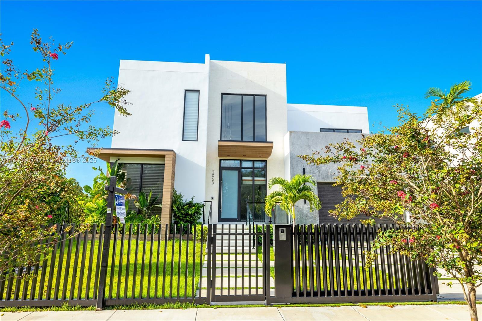 2050 S Hibiscus Dr  North Miami FL 33181 photo