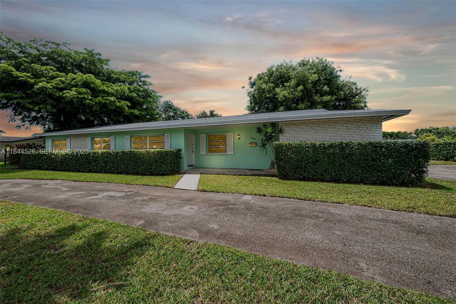 Property Photo: 10480 SW 112th St FL 33176