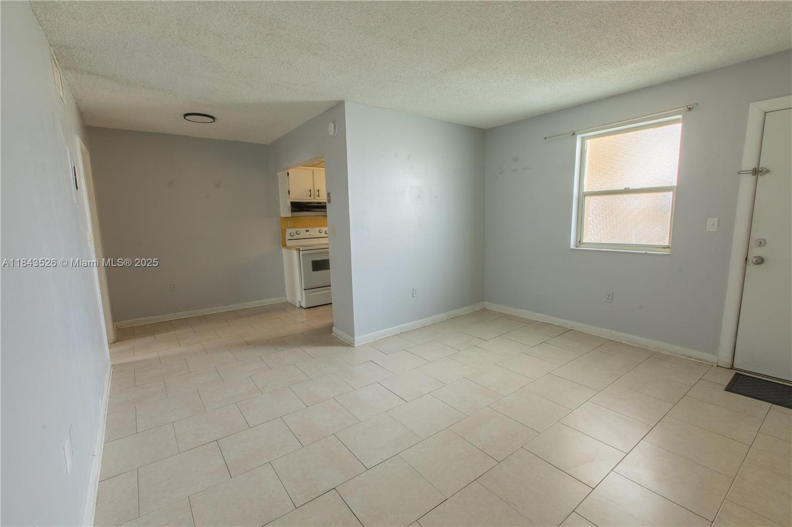 Property Photo: 1975 NE 135th St 3B FL 33181