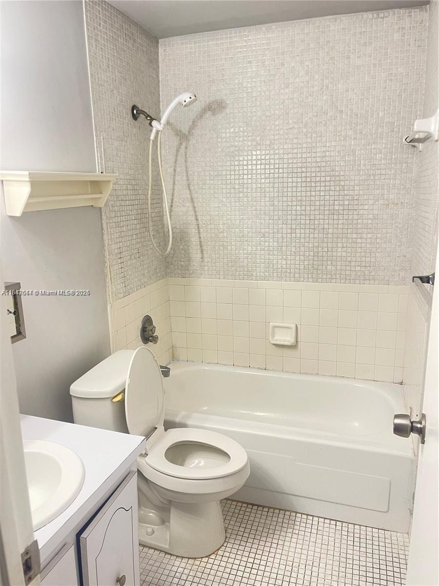 Property Photo: 10383 N Kendall Dr N5 FL 33176