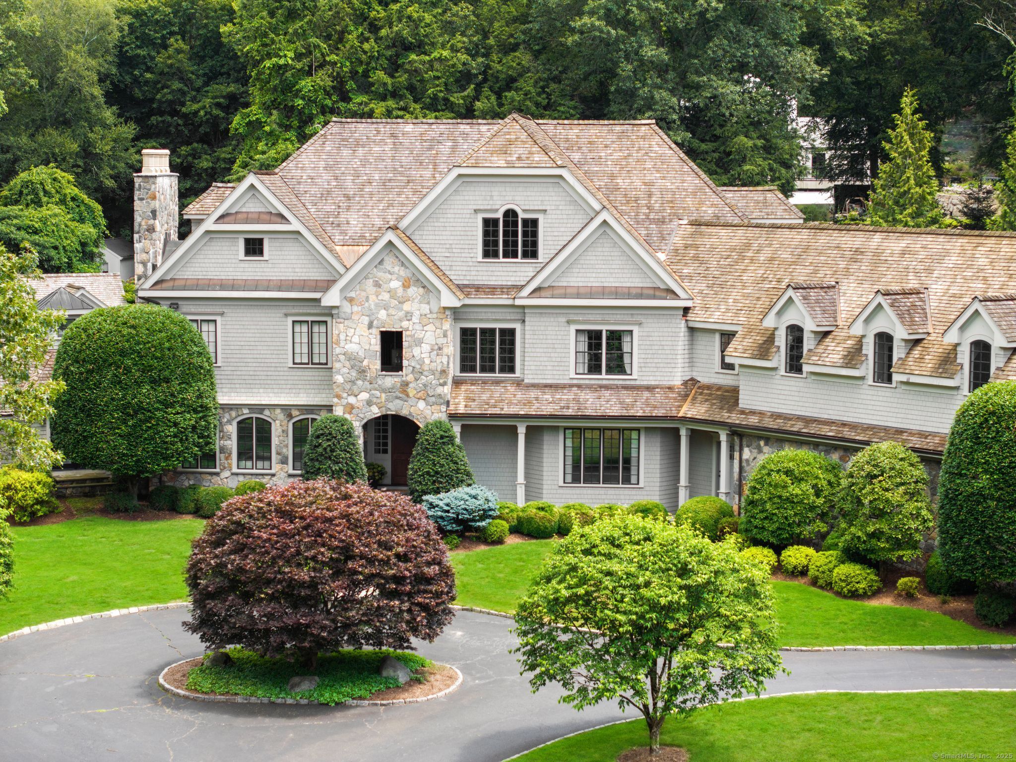 Property Photo:  9 Greenbrier Road  CT 06880 
