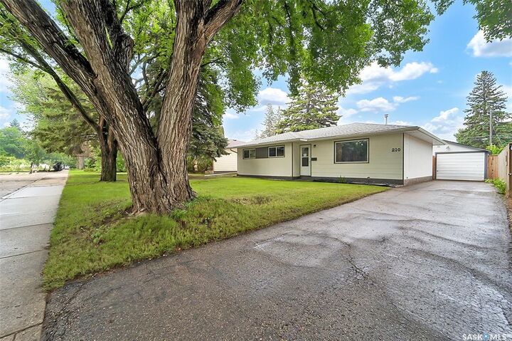 Property Photo: 210 Winnipeg Avenue N SK S7L 3P4