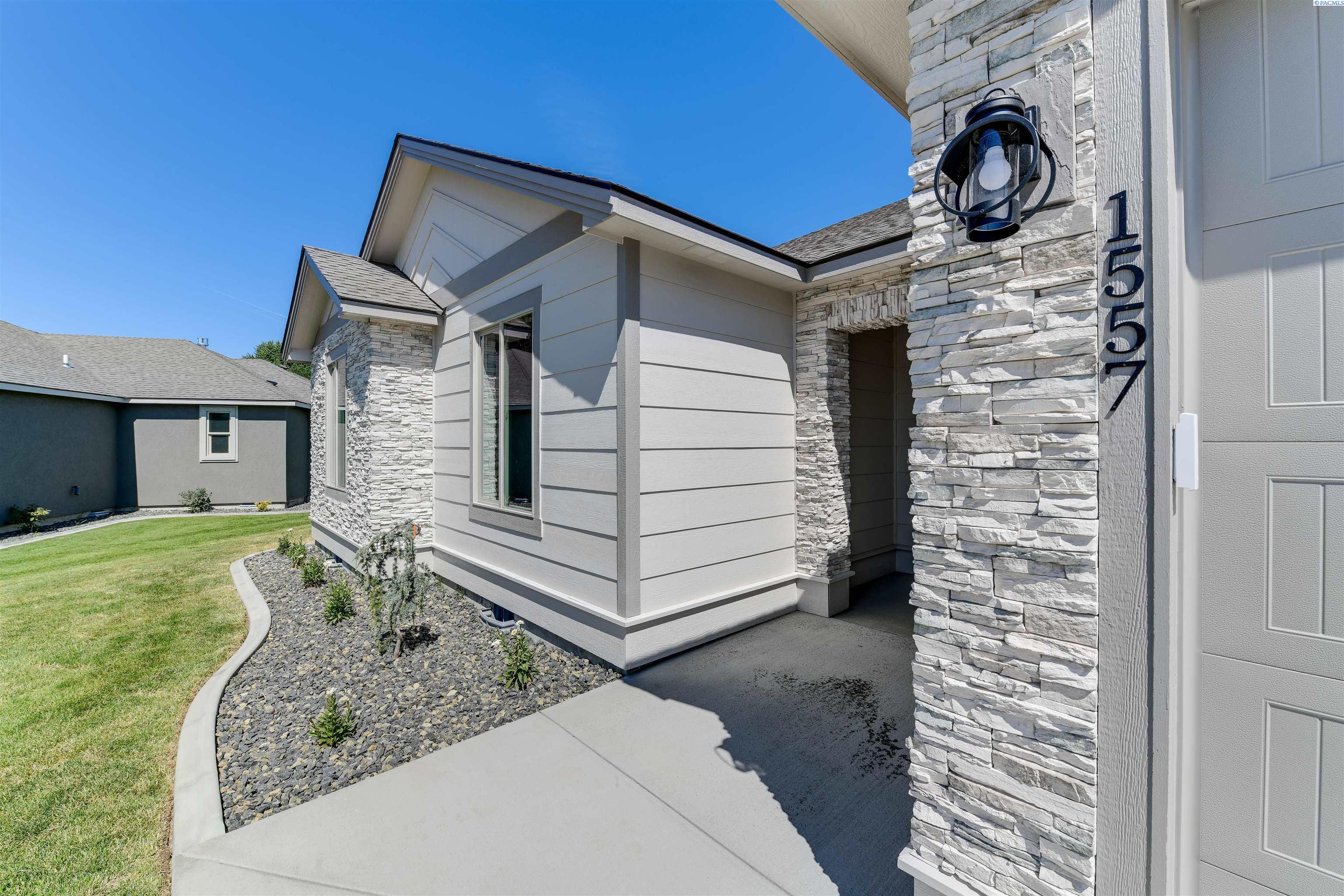 Property Photo: 1557 Livorno Ave WA 99352