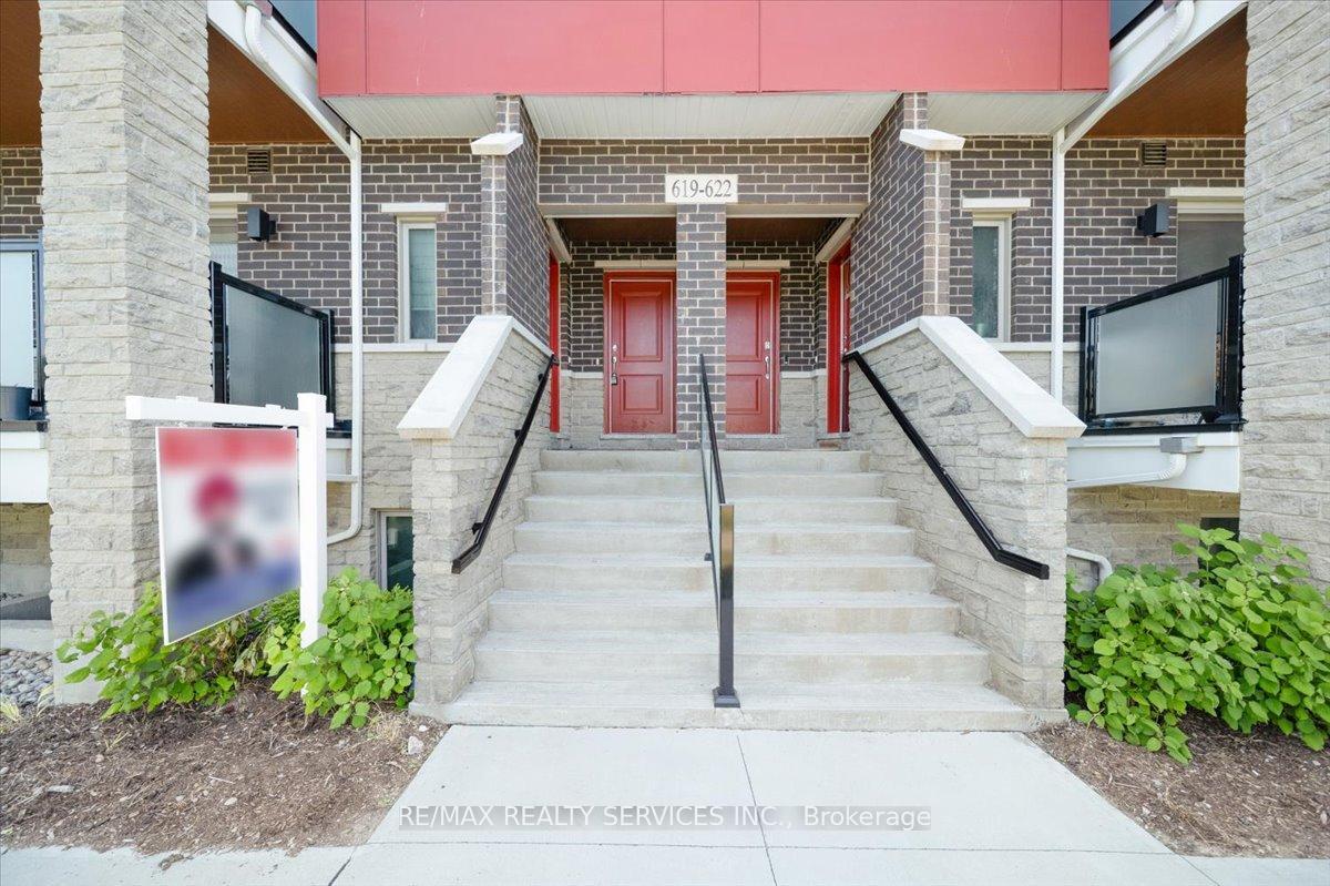 Property Photo: 1034 Reflection Place 622 ON L1X 0L1