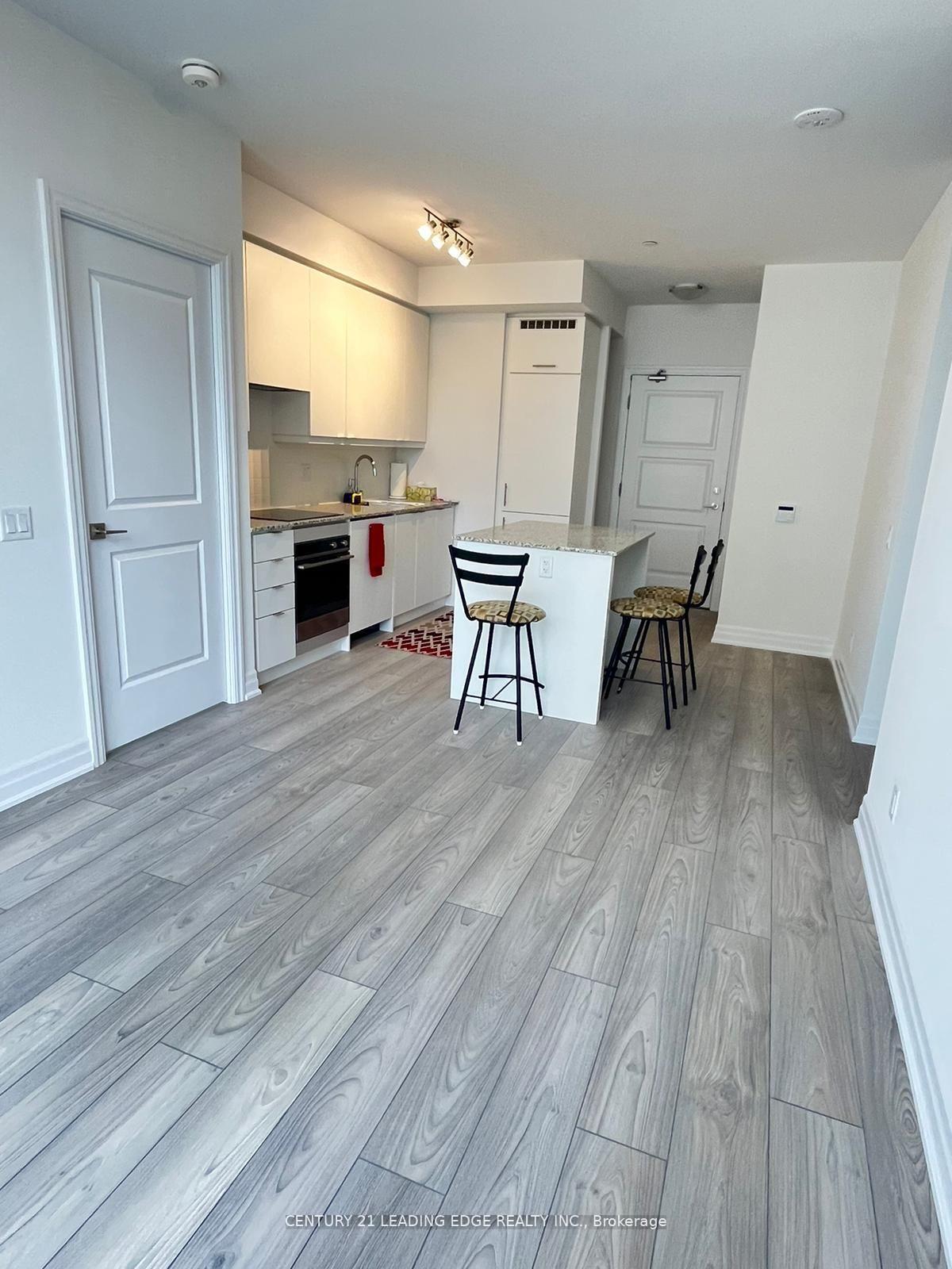 Property Photo: 36 Elm Drive 507 ON L5B 0N3