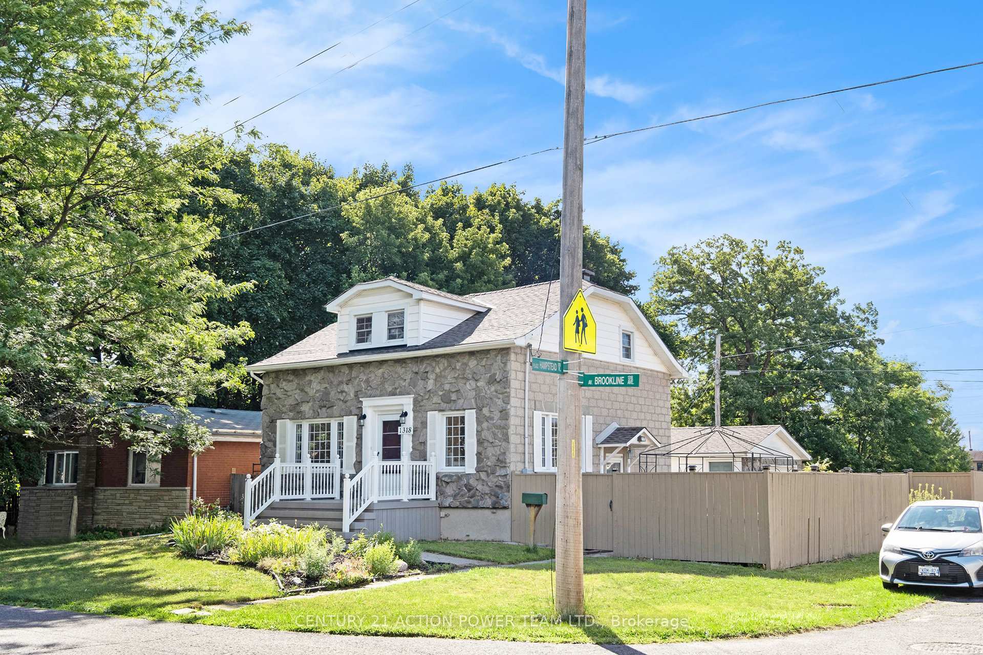 Property Photo:  1318 Brookline Avenue  ON K1V 6S3 