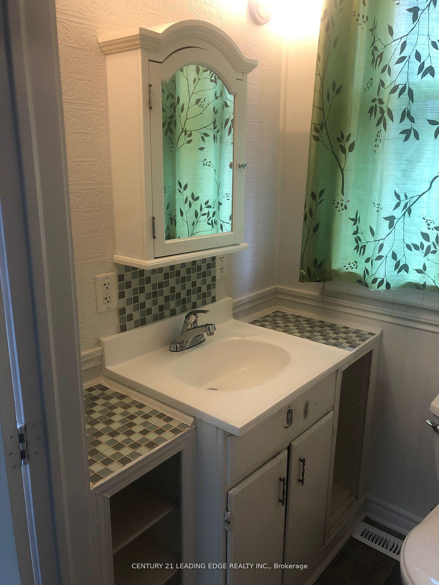 Property Photo: 794 Ritson Road S ON L1H 5L4
