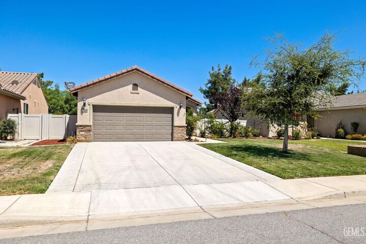Property Photo:  13414 Sterling Heights Drive  CA 93306 