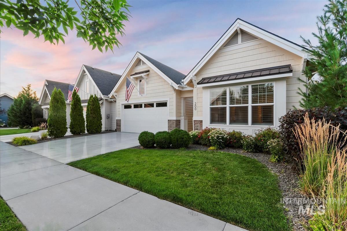 Property Photo: 200 W Pavilion Lane ID 83646