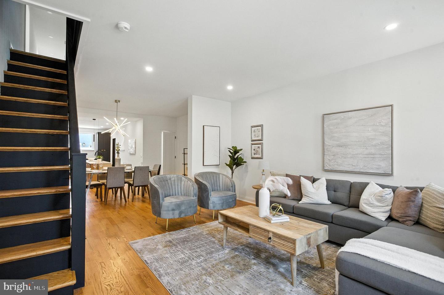Property Photo: 906 Mifflin Street PA 19148