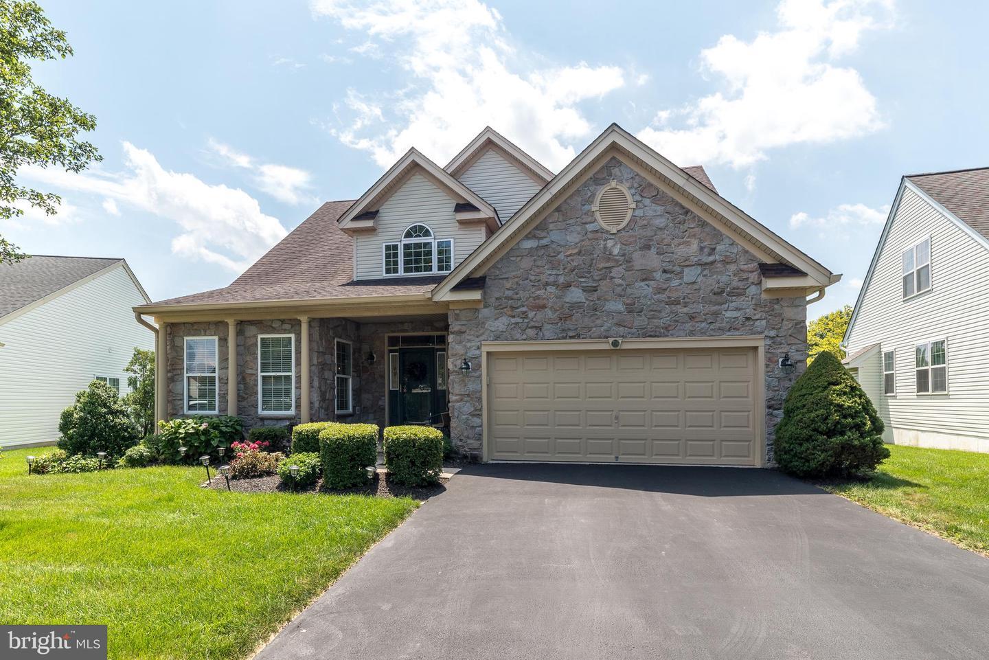 Property Photo:  726 S Settlers Circle  PA 18976 