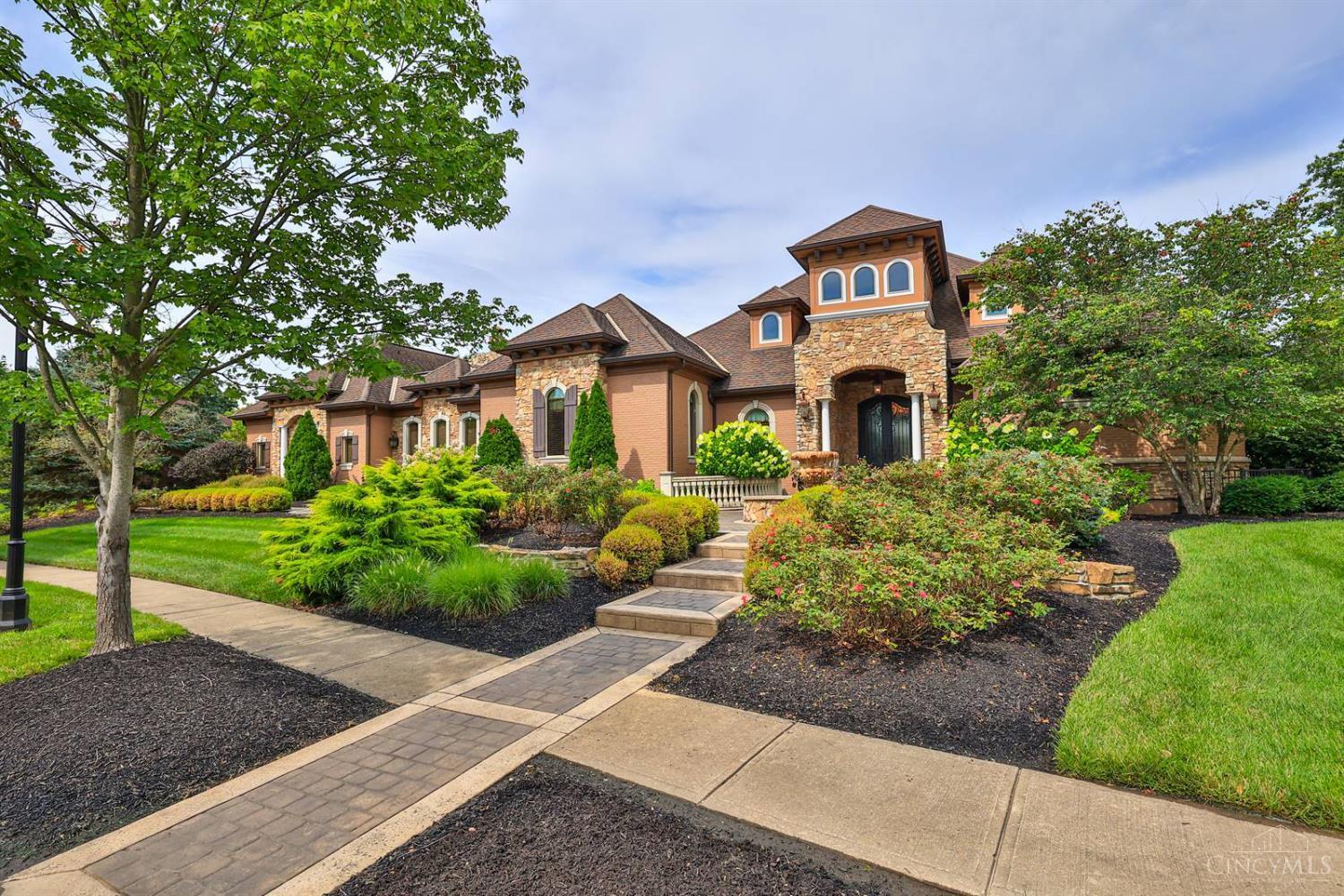 Property Photo: 25 Vintage Walk OH 45249