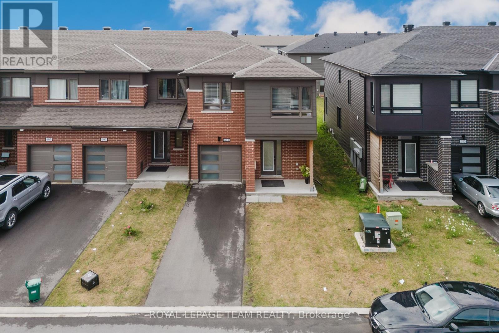 Property Photo: 611 Fenwick Way ON K2J 7E5
