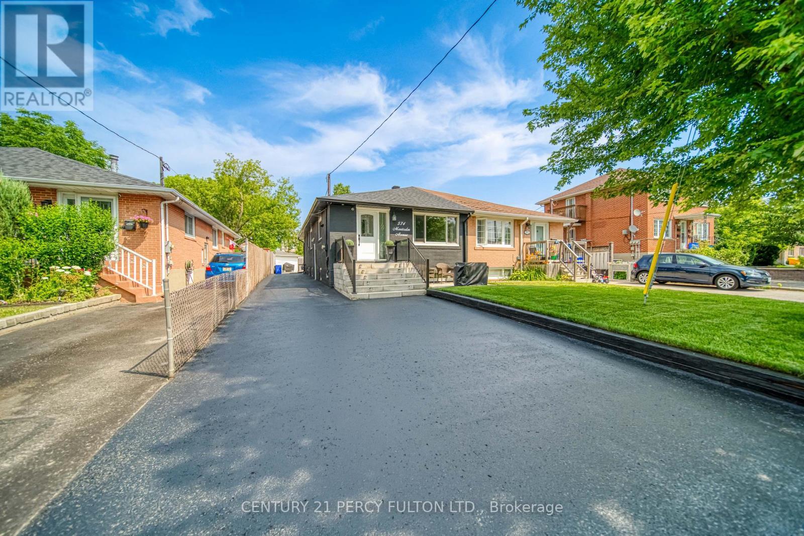 Property Photo:  574 Montcalm Avenue  ON L1J 2H1 