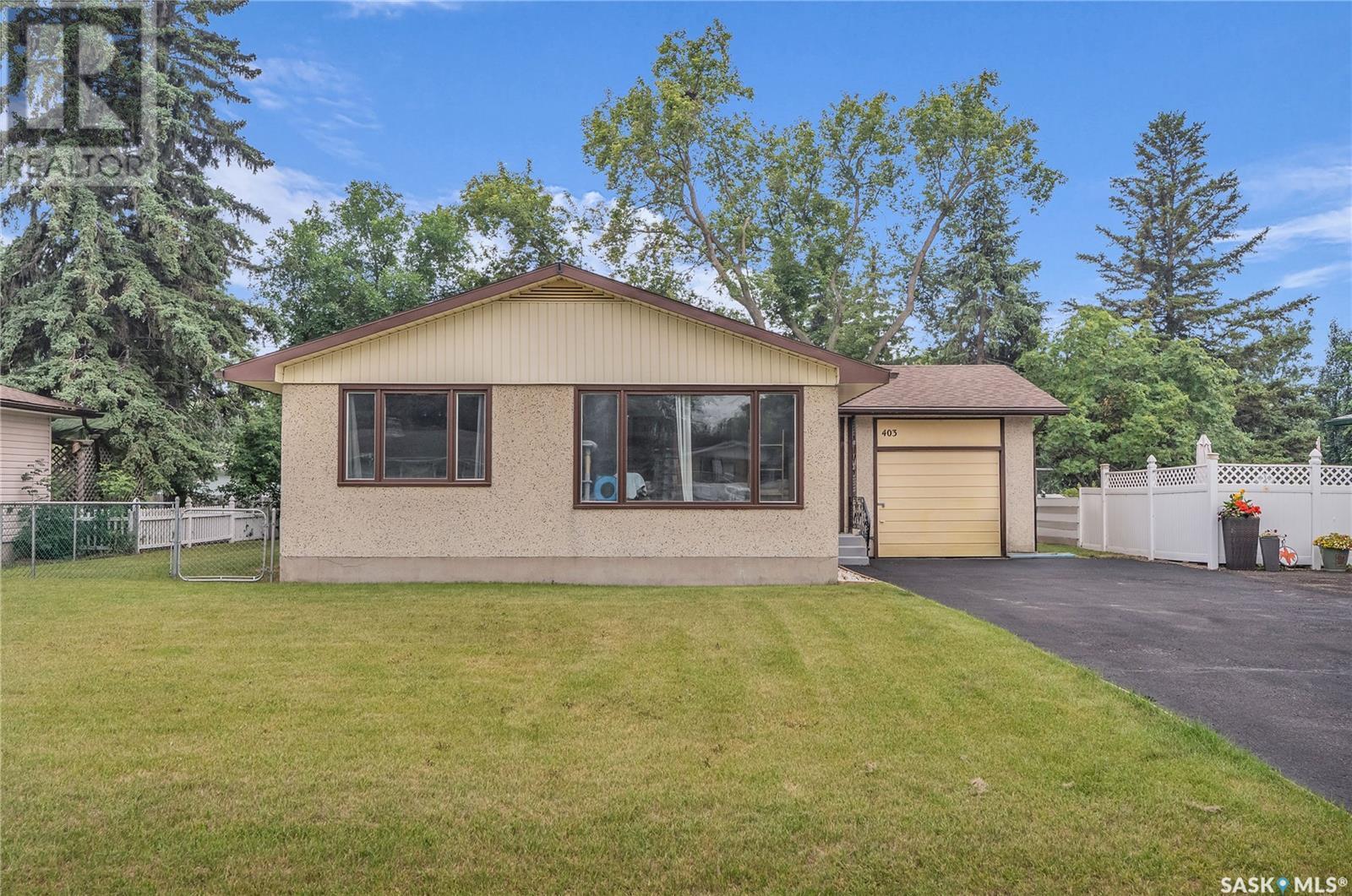 Property Photo:  403 5th Avenue E  SK S0K 4T0 