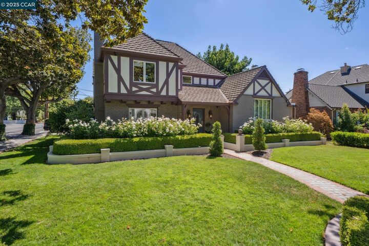 Property Photo:  1102 Carolyn Ave  CA 95125 