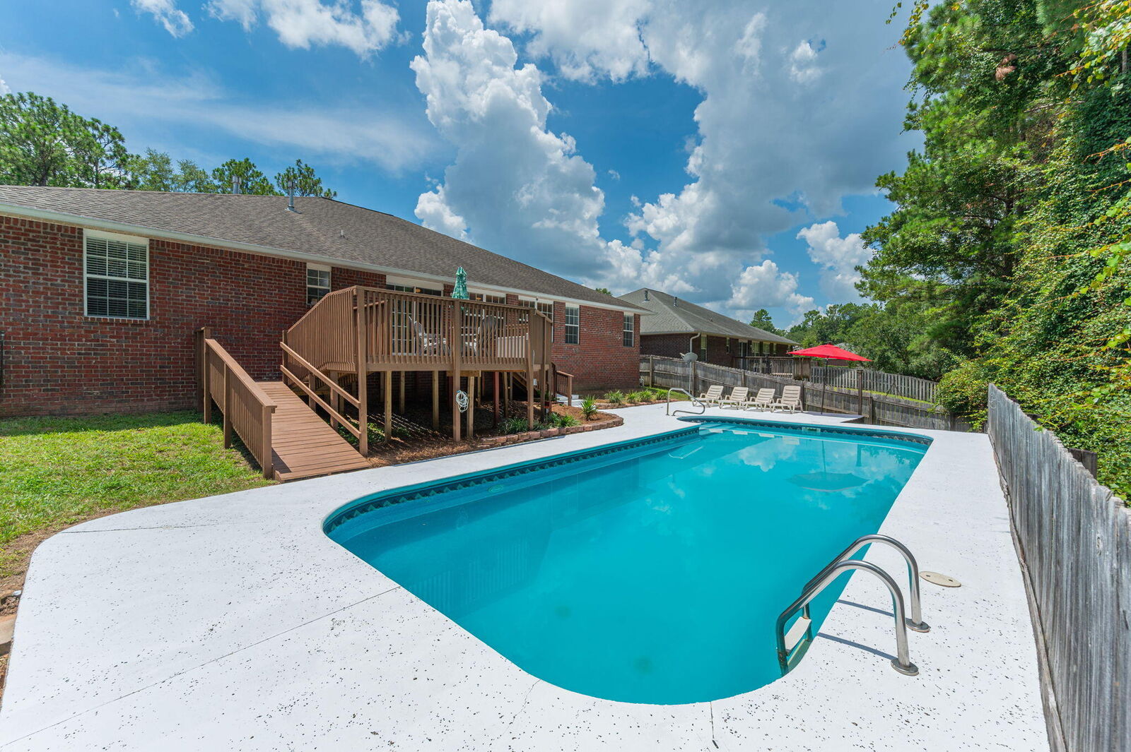 Property Photo: 610 Territory Lane FL 32536