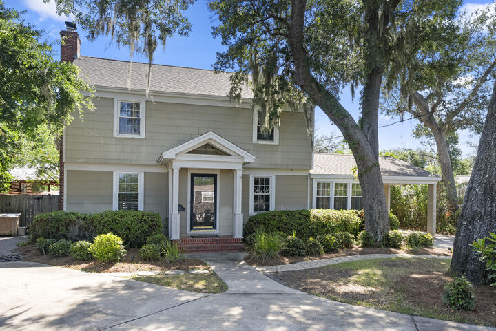 Property Photo: 427 Bunkers Cove Road FL 32401