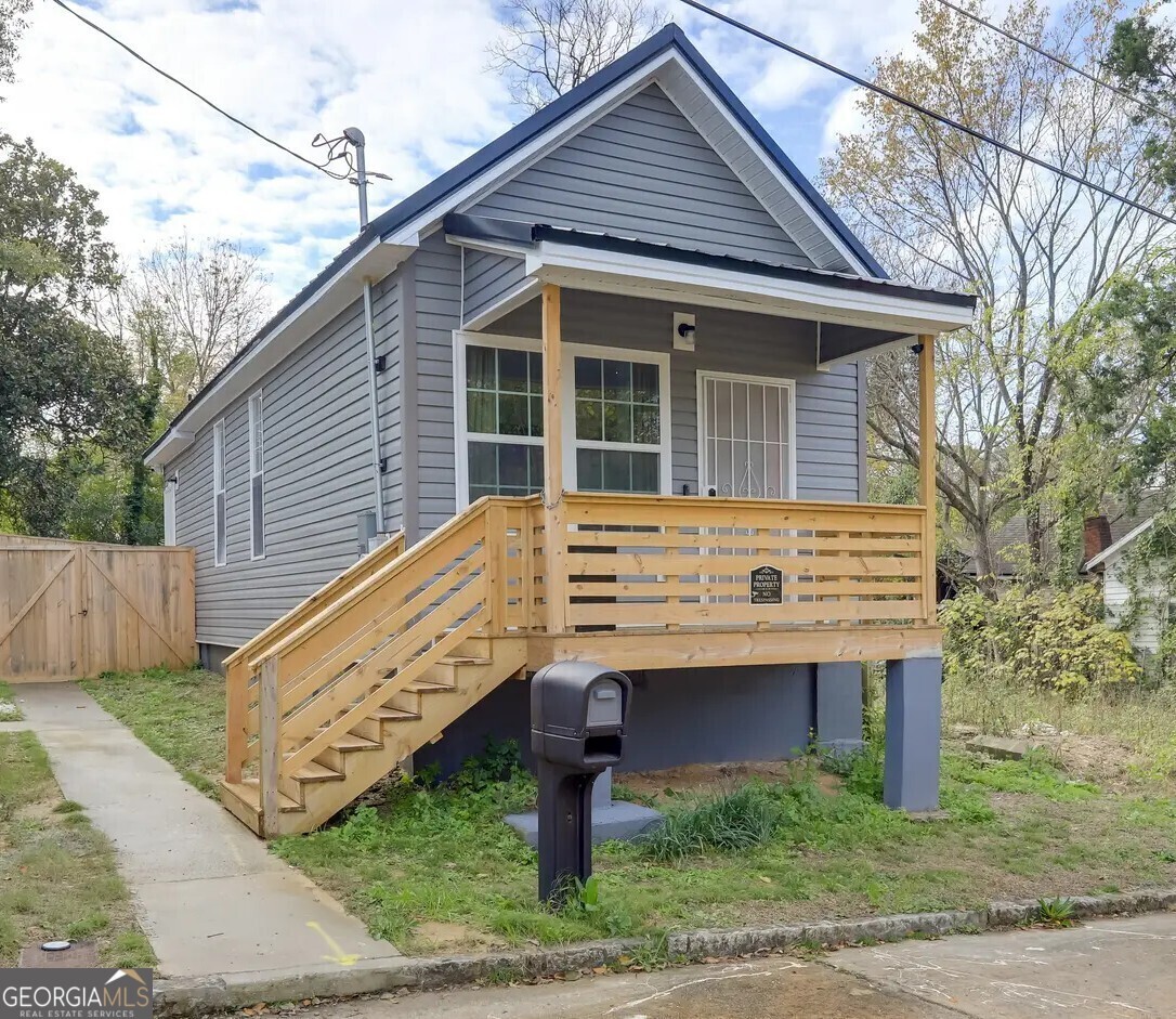 Property Photo:  1418 2nd Avenue  GA 31201 