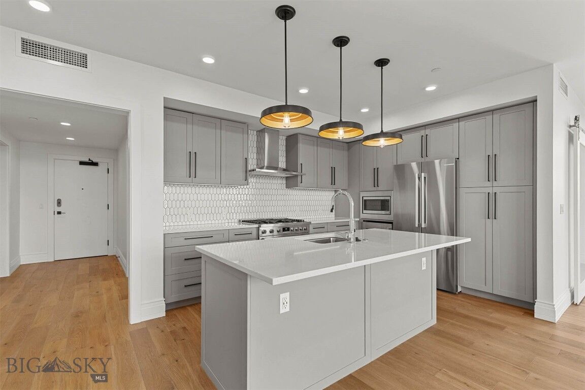 Property Photo: 315 N Tracy Avenue 502 MT 59715
