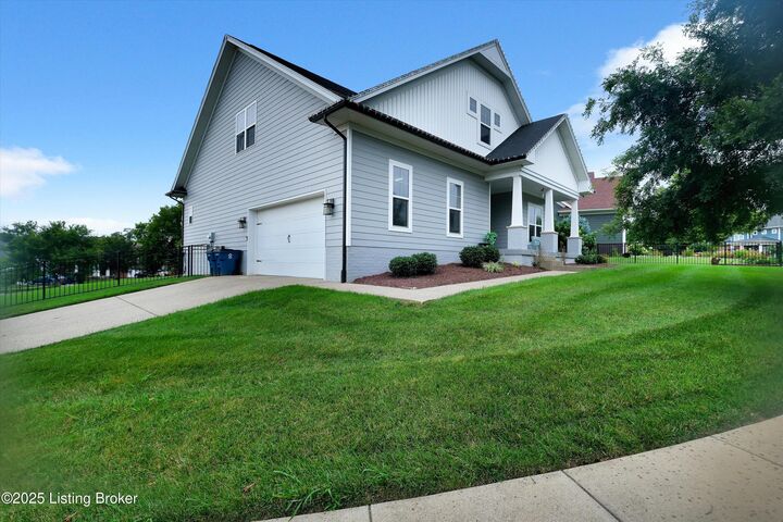 Property Photo: 825 Artisan Pkwy KY 40031