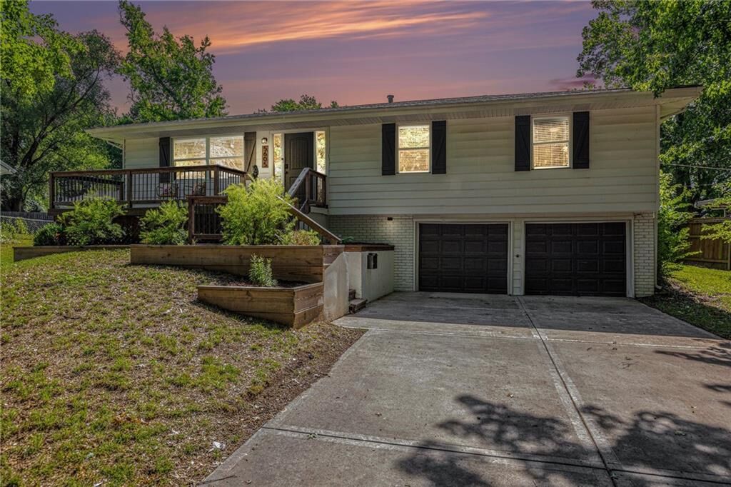Property Photo: 5605 N Wallace Avenue MO 64119