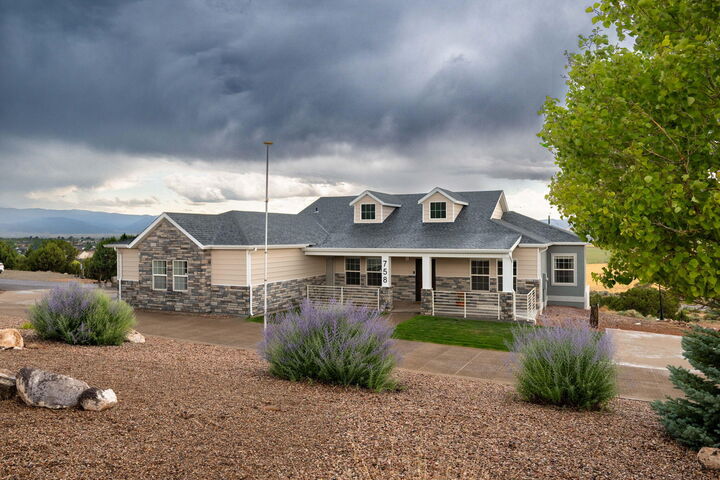 Property Photo: 758 S Panorama Dr UT 84720