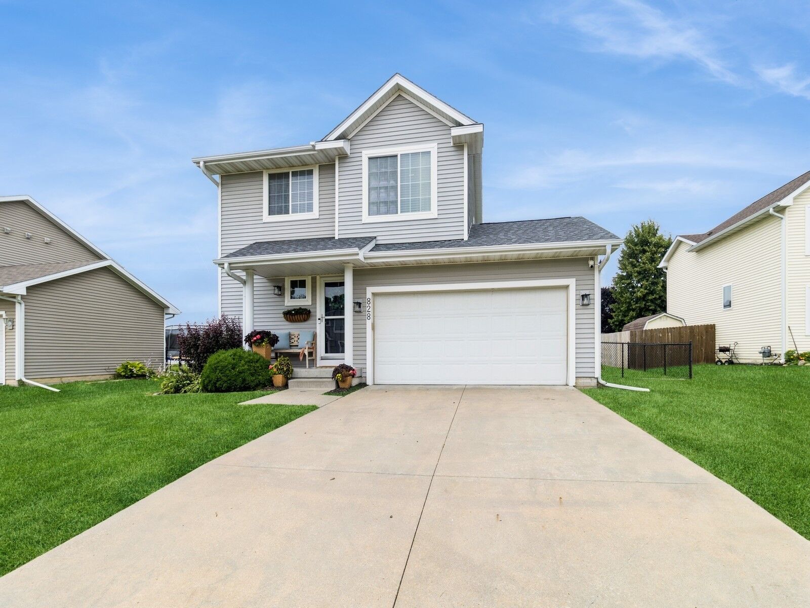Property Photo:  828 SW 47th Circle  IA 50023 