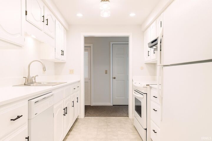 Property Photo:  6718 Newburgh Road  IN 47715 