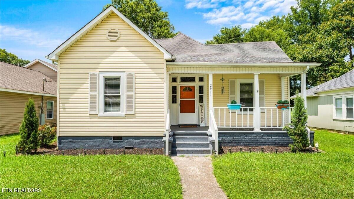 Property Photo:  2611 Fenwood Dr  TN 37918 