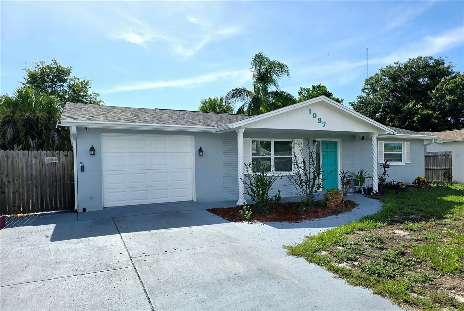 Property Photo: 1037 Chelsea Lane FL 34691