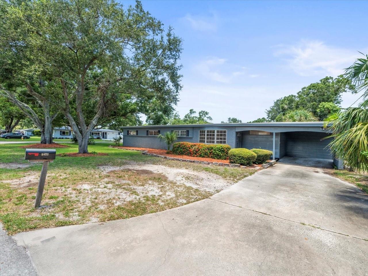 Property Photo: 1622 Sherwood Street FL 33755