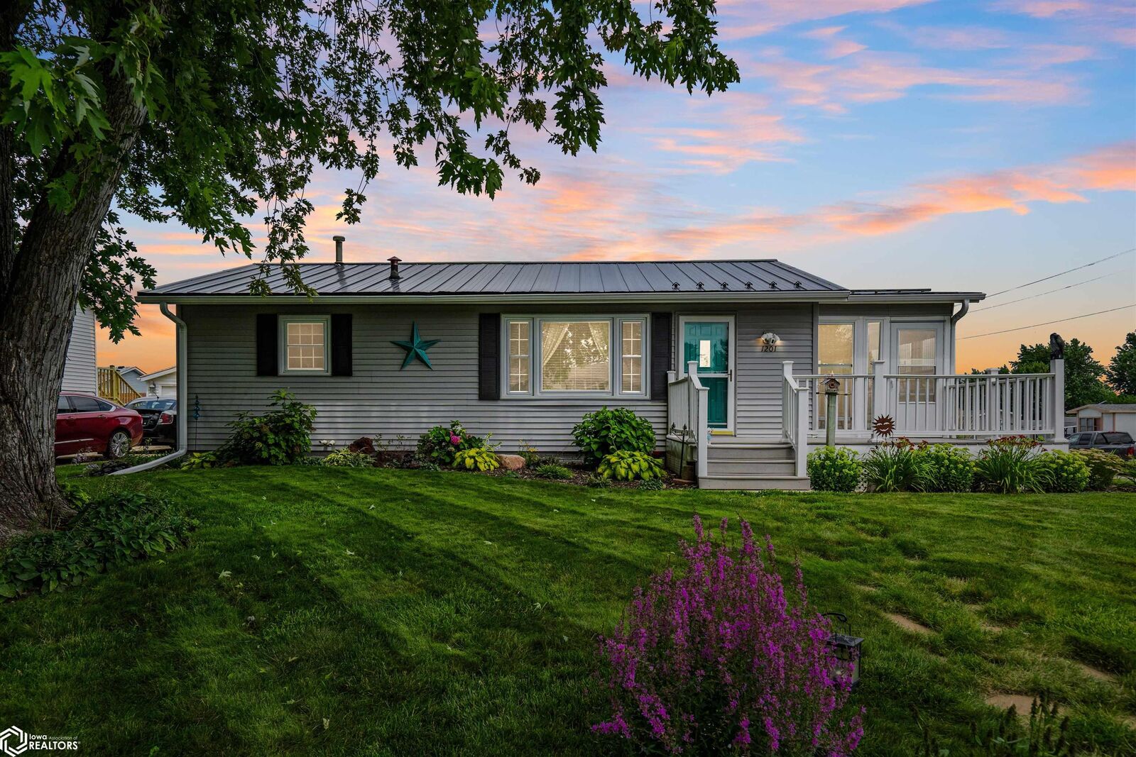 Property Photo:  1201 Rolling Meadows Road  IA 50158 