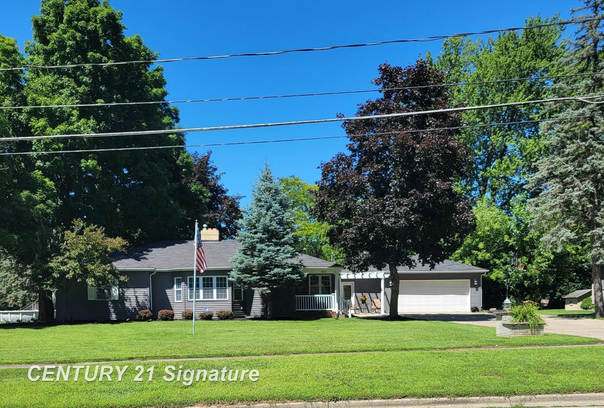 Property Photo:  833 Coutant Street  MI 48433 