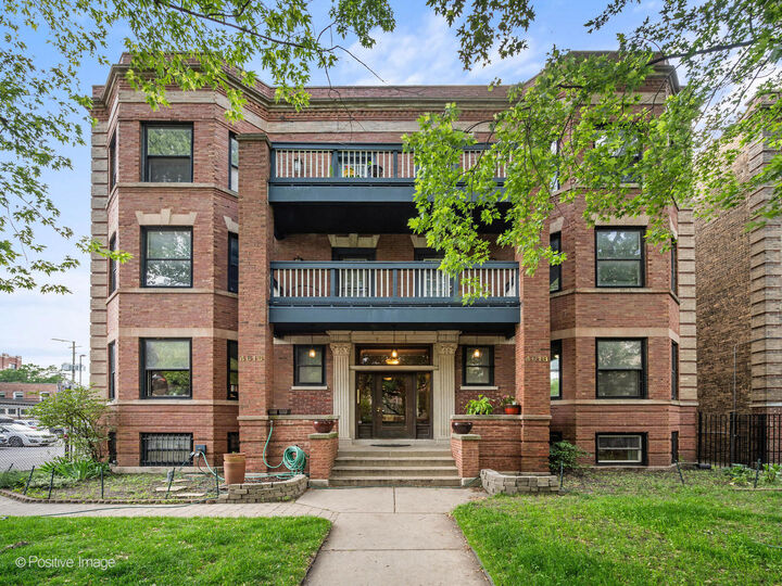 4618 N Racine Avenue 1F  Chicago IL 60640 photo