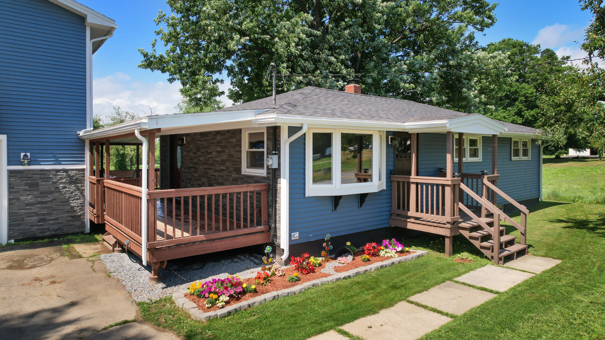 Property Photo:  513 Main Street  ME 04427 