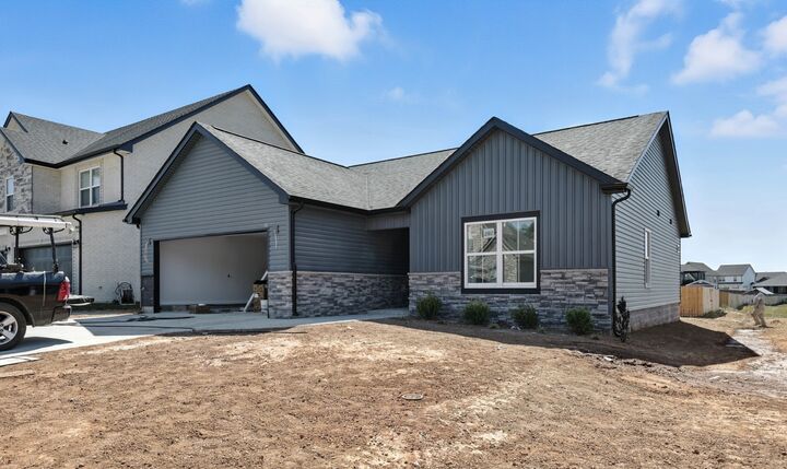 Property Photo:  555 Ayden Ln  TN 37042 