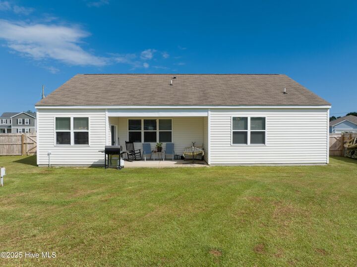Property Photo: 402 Saxby Way NC 28445