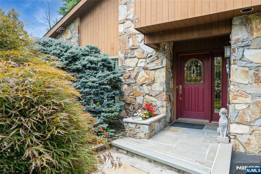 Property Photo: 5 Ridge Court NJ 07642