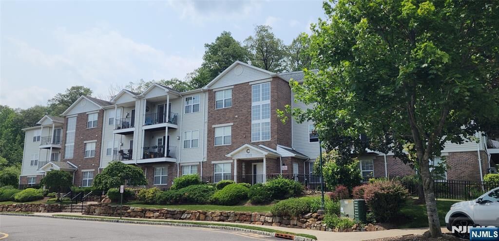 Property Photo:  79 Mountainview Court 79  NJ 07457 