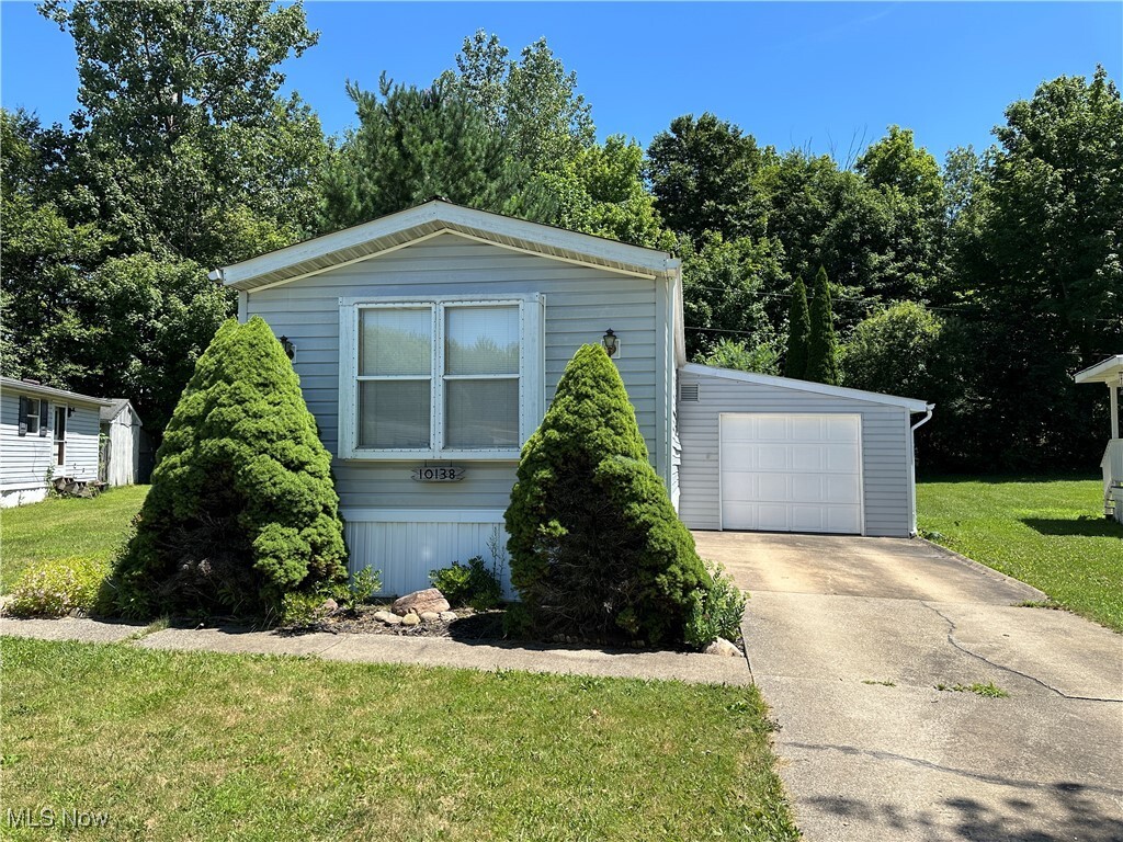 Property Photo: 10138 William Henry Drive OH 44241