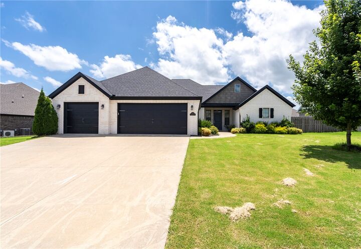 Property Photo: 1210 Stoneybrook Lane AR 72713